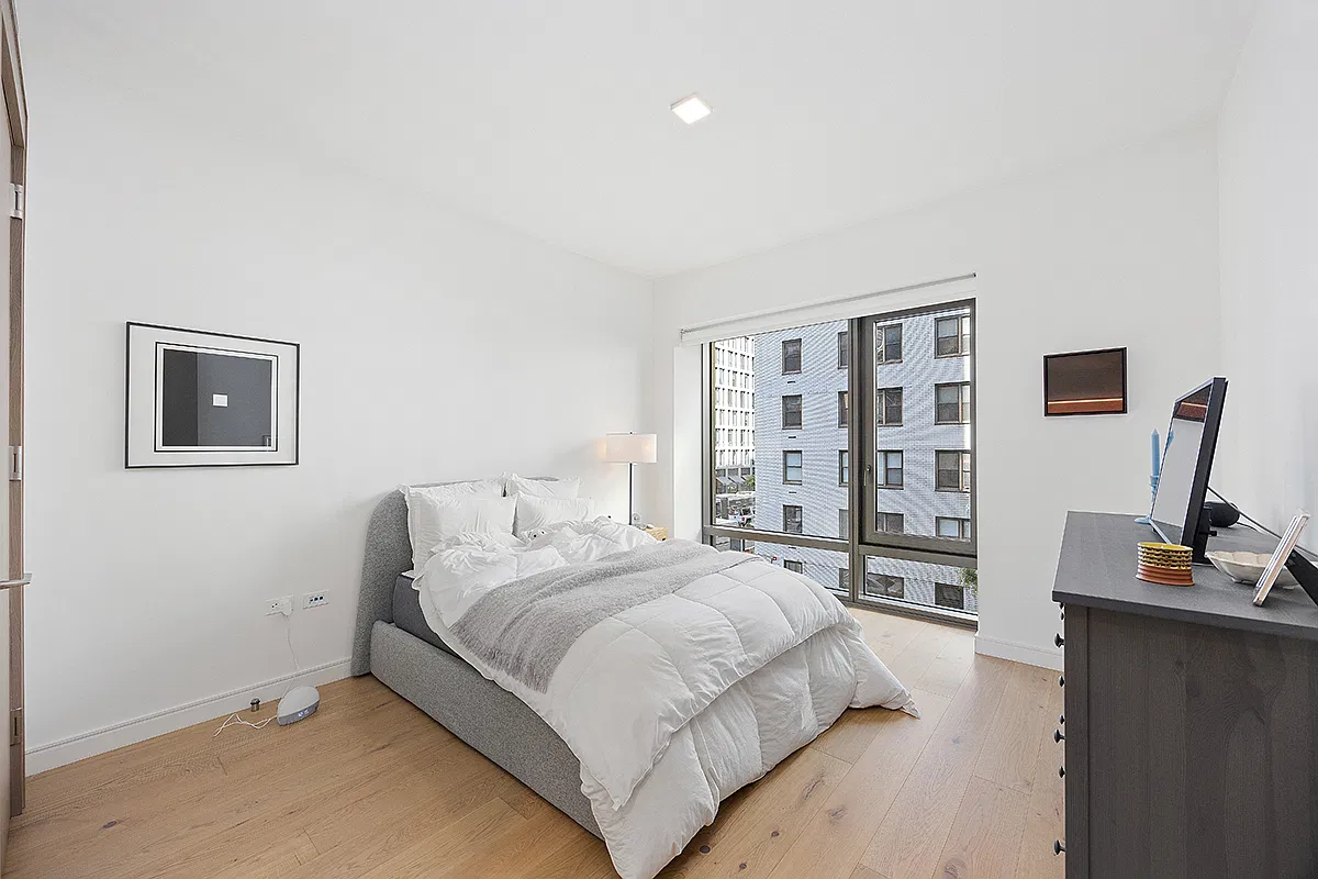 200 East 21st Street — Photo 3