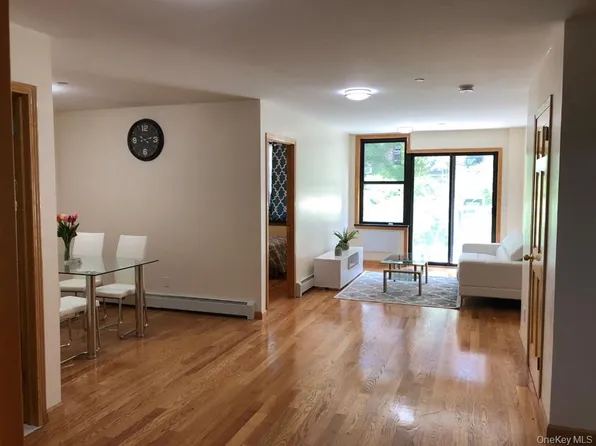 1587 East 19th Street image 2 of 14