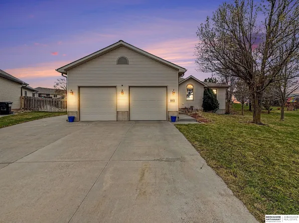 810 Goldenrod Cir, Hickman, NE 68372