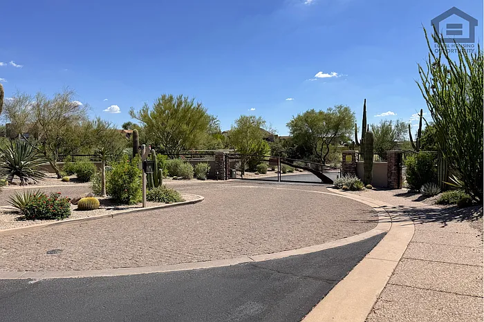10260 E White Feather Ln #2015 — Photo 4