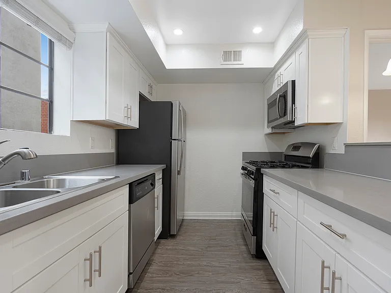 The Jeremy Apts — Photo 15