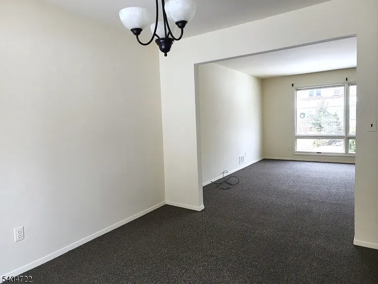 19 Grove St #B — Photo 8