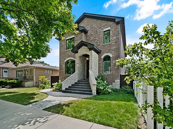 2nd image of 7711 W Balmoral Ave