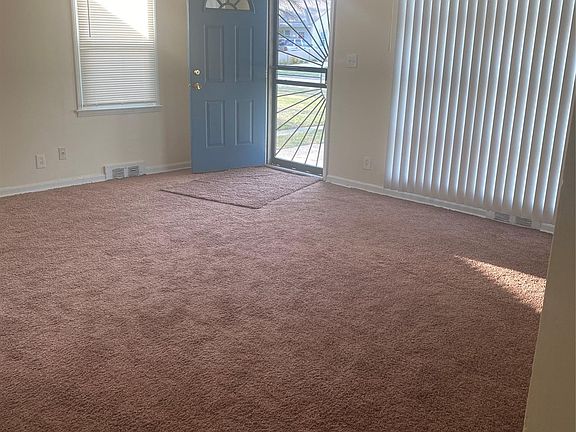 5th image of 10641 Troy St
