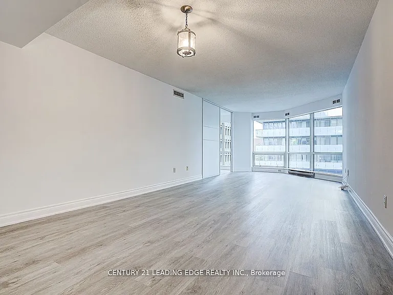 1001 Bay St #514 — Photo 9