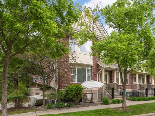 11275 Preswick Blvd, Eden Prairie, MN 55344