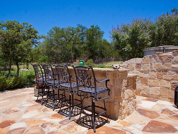5th image of 213 Greystone Cir