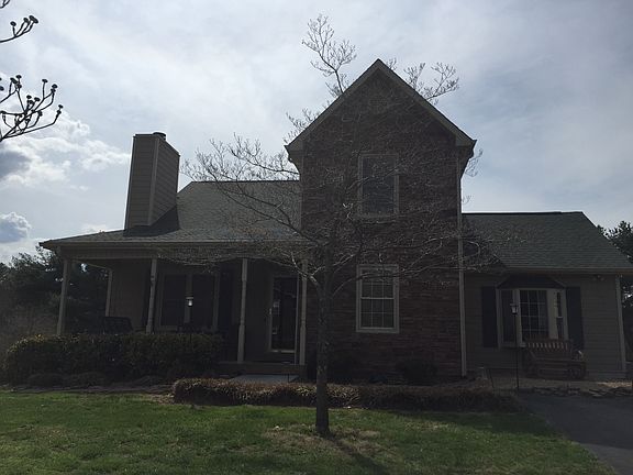 4th image of 823 Foxglove Ln