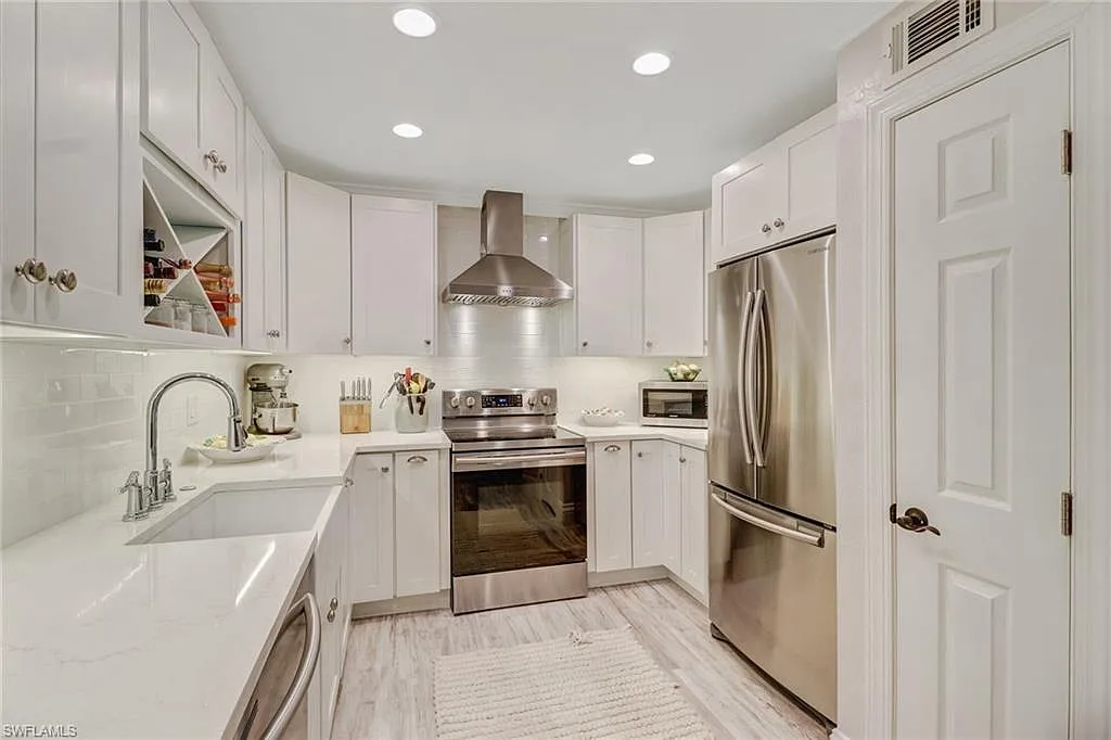 2 bed, 1.0 bath, 812 sqft, $1,950 — Photo 1