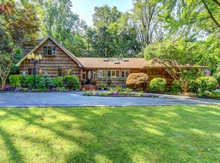 3 Highfield Dr, Dix Hills, NY 11746