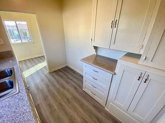 5th image of 5351 Louis Pl APT 2