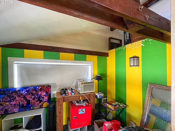 20th image of 1819 N Jantzen Ave