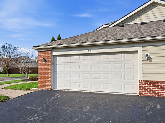 3rd image of 20 Greenhedge Cir