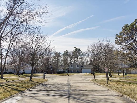 4th image of 8174 Stuart Ct