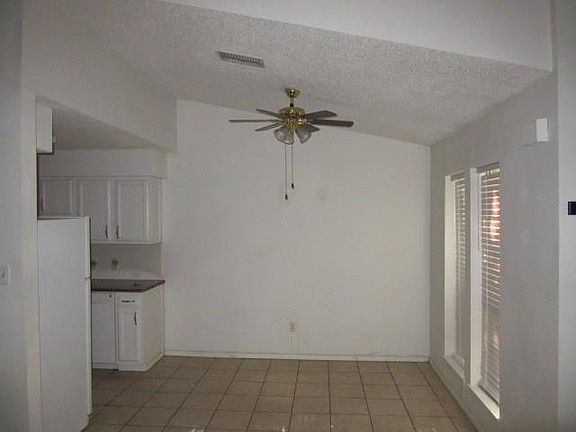 3rd image of 3146 Chimney Cir