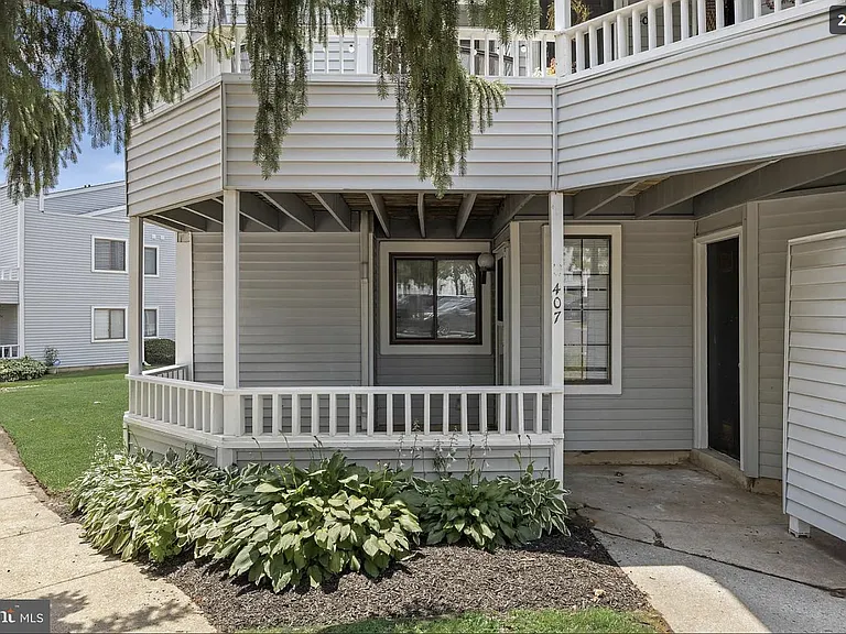 407 Shelby Ct — Photo 10