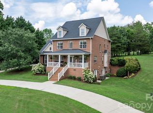 1221 Willow Creek Dr, Newton, NC 28658