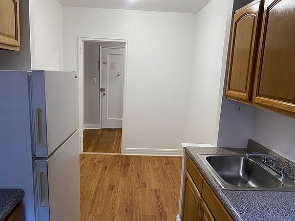 2nd image of 40-45 Hampton St #2C