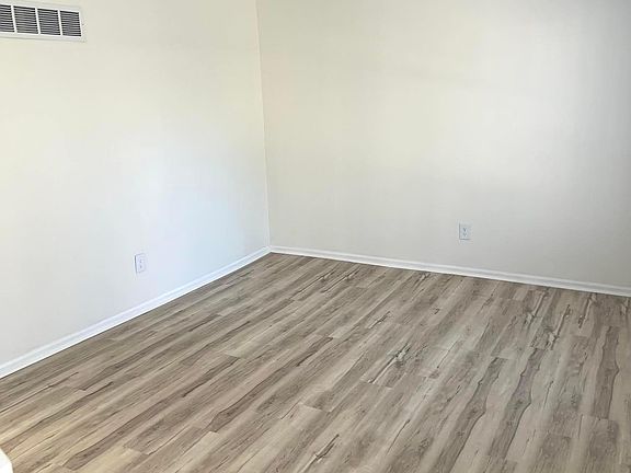 3rd image of 918 N Benton Ave