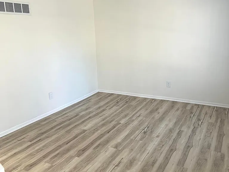 918 N Benton Ave — Photo 3
