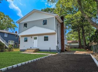98 Coates Ave N, Holbrook, NY 11741