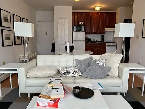 2nd image of 2536 38th St APT 4F