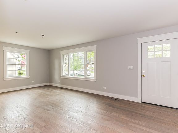 3rd image of 634 Meadow Ln