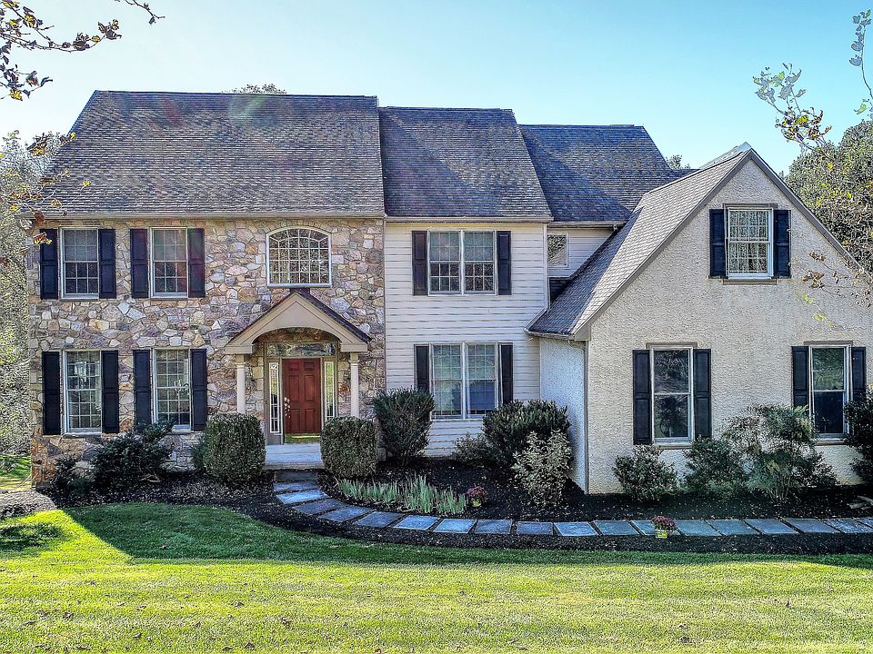1st image of 106 Knoxlyn Farm Dr