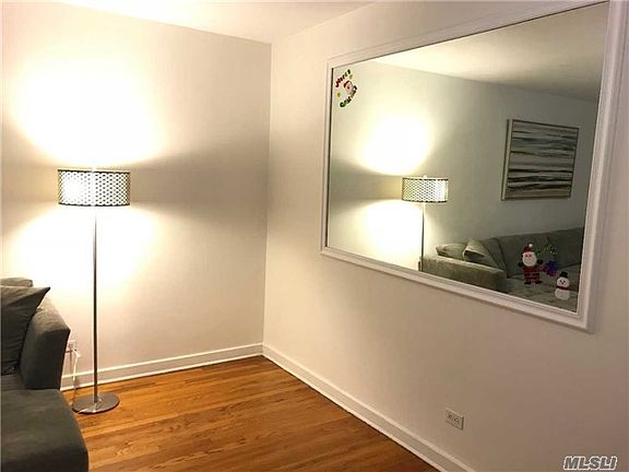 3rd image of 14441 Sanford Ave APT 4E