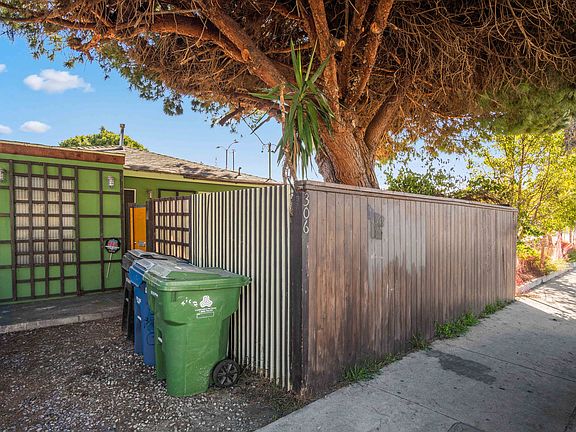 2nd image of 306 N Venice Blvd