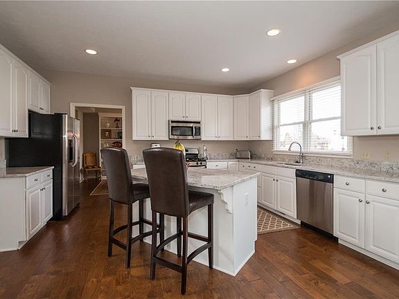5th image of 14708 Melbourne Ct