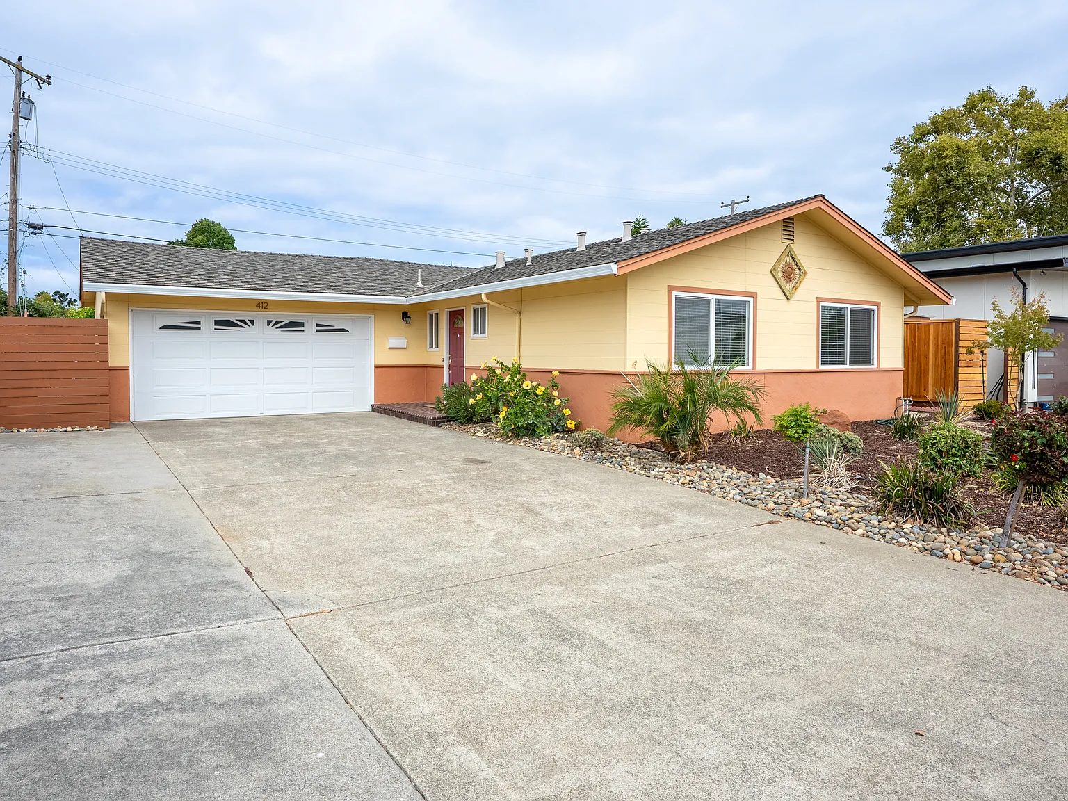 3 bed, 1056 sqft, $5,200 — Photo 1