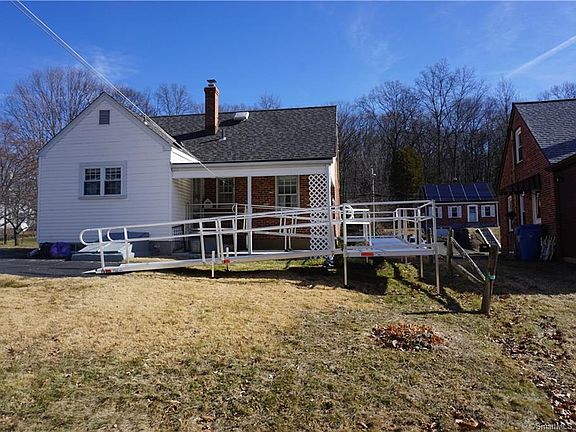 5th image of 102 Stanwood Dr
