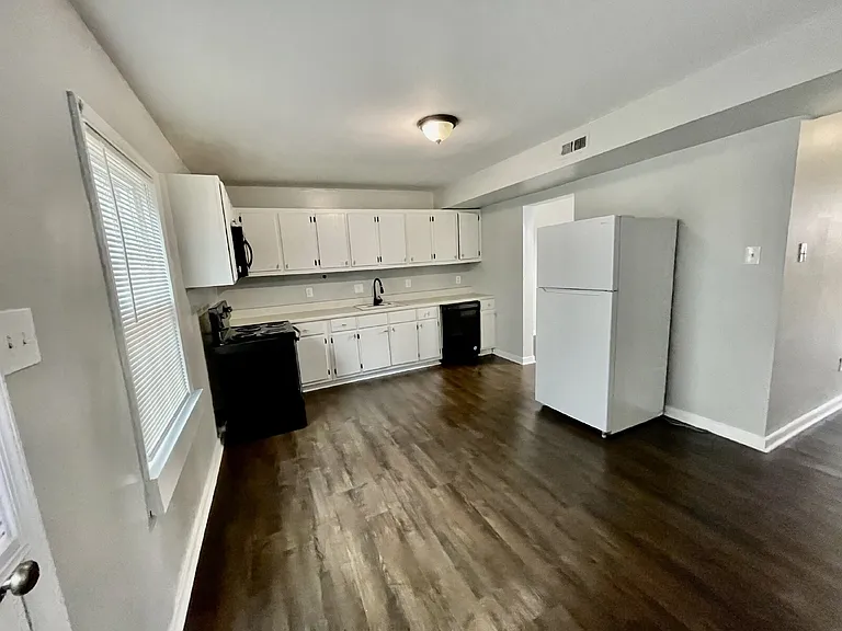 3401 Chalfont Dr — Photo 4