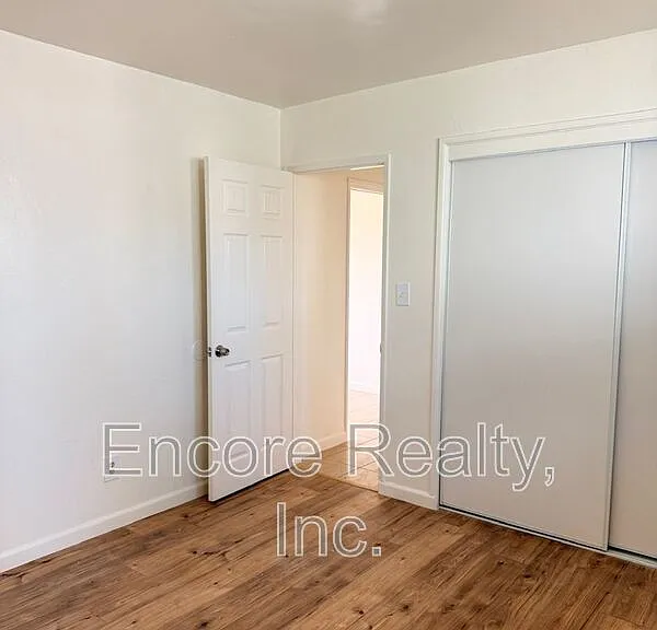 549 McIntosh St #D — Photo 5