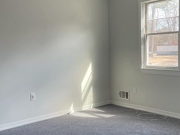 3rd image of 1152 Manor Dr