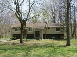 3278 N Tipsico Lake Rd, Hartland, MI 48353