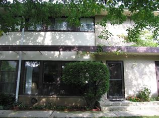 930 Green Bay Rd APT B, Glencoe, IL 60022