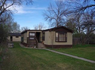 569 N 8th Ave, Forsyth, MT 59327