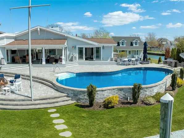 257 Grand Central Avenue, Amityville, NY 11701