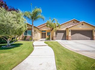 10704 Pointe Royal Dr, Bakersfield, CA 93311