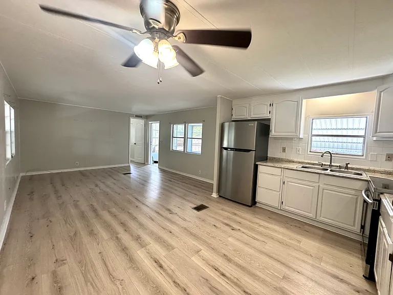 4152 Richmond Ave — Photo 3