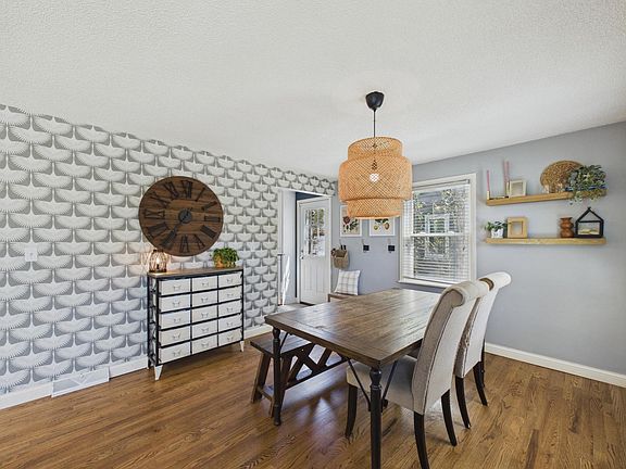 4th image of 2916 W 60th St