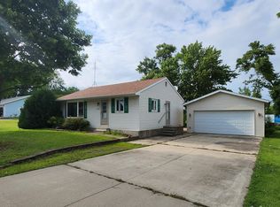 1110 Highway Ave, Bird Island, MN 55310