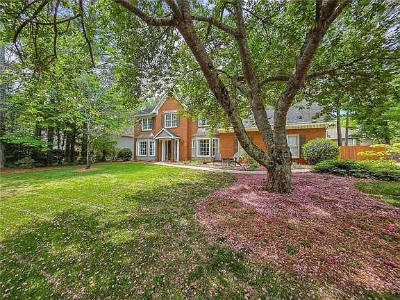 4th image of 897 Fairwood Way NW
