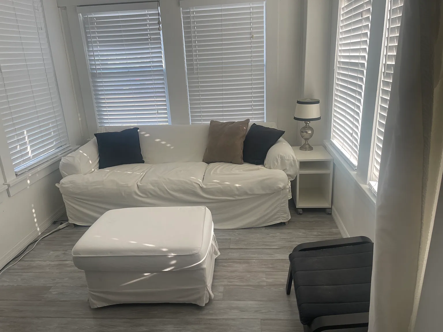 Studio, 250 sqft, $1,600 — Photo 3