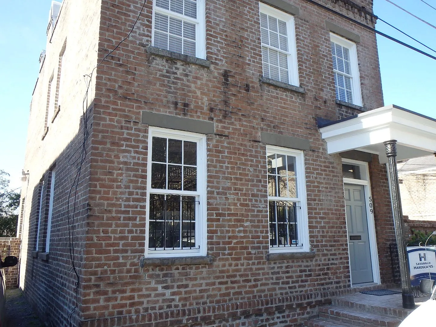 Move in Ready Duplex Close to Forsyth Park — Photo 2