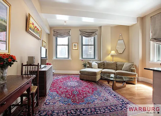 Sold by Warburg | media 8