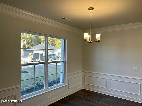 5th image of 323 Eliza Way