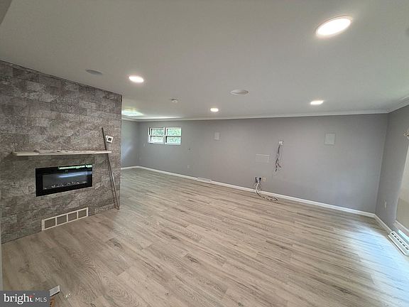 3rd image of 413 Asbury Ave